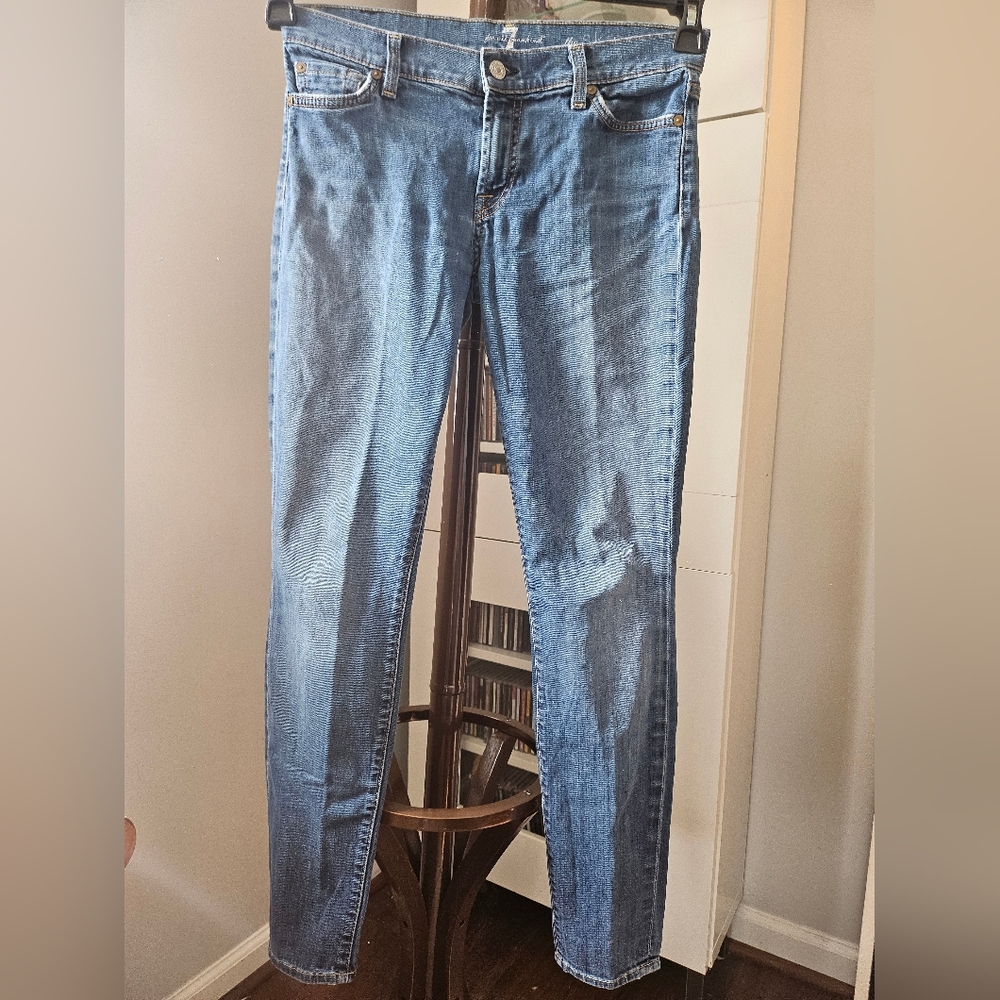 7 for all mankind, "The Skinny" jeans. Size 28.
